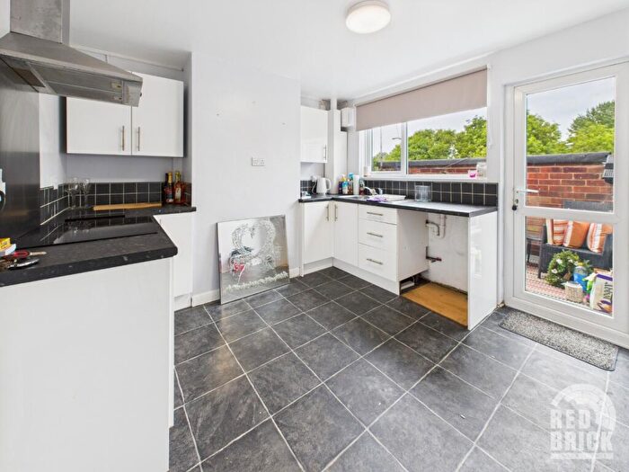 2 Bedroom Flat To Rent In Balmoral Close, Coventry, CV2