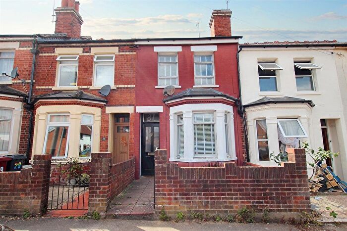 3 Bedroom Terraced House To Rent In Alma Street, Reading, RG30