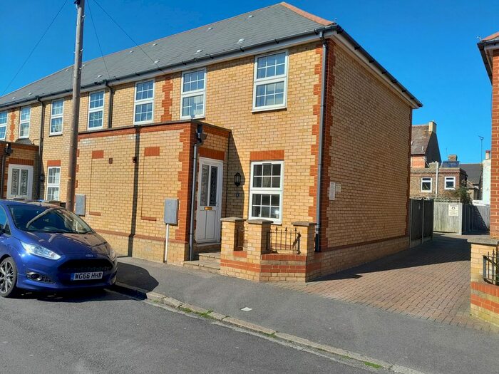 3 Bedroom End Of Terrace House To Rent In Pierremont Avenue, Broadstairs, CT10