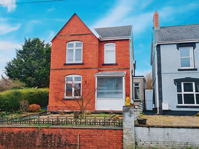 4 Bedroom Detached House For Sale In New Road, Ammanford, SA18