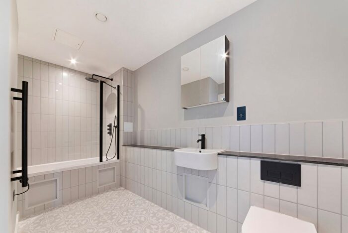 2 Bedroom Flat To Rent In The Gladstone, Edgware Rd, London, NW2