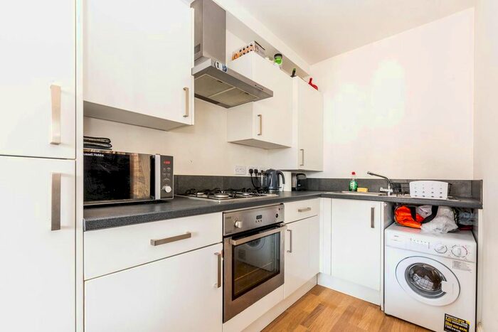2 Bedroom Flat To Rent In Durnsford Road, Earlsfield, London, SW19