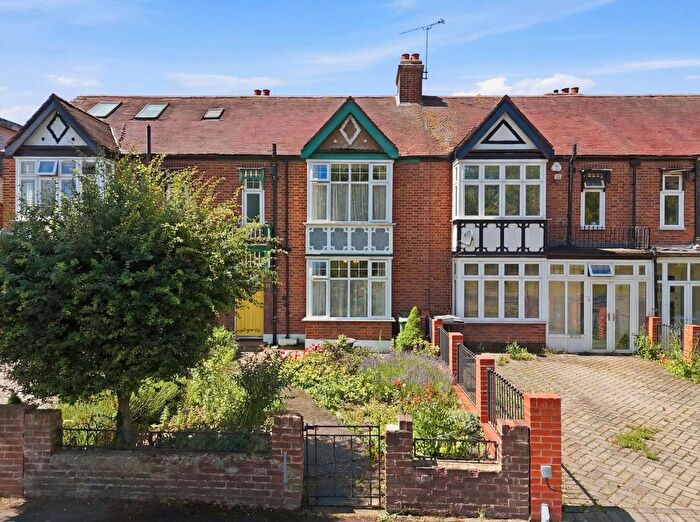 3 Bedroom Property For Sale In Whipps Cross Road, Leytonstone, E11