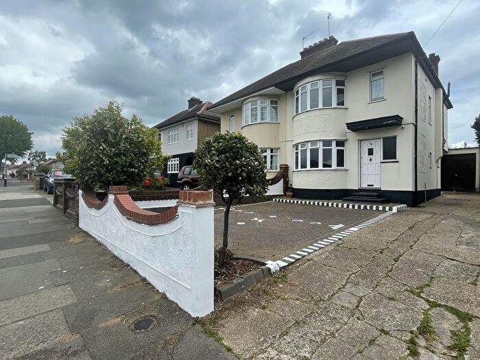 4 Bedroom Semi-detached House To Rent In Clockhouse Lane, Romford, RM5