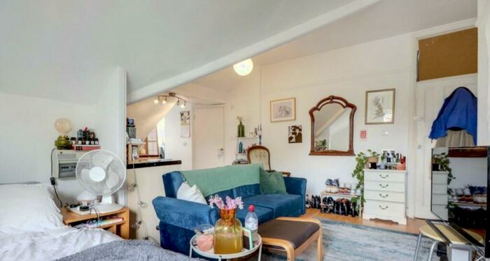 Apartment To Rent In Great North Road, Highgate, London, N6