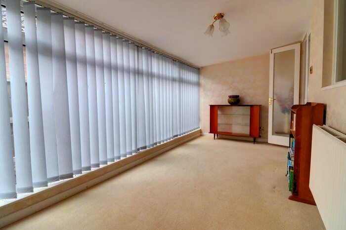 3 Bedroom Bungalow For Sale In Clevedon Avenue, Hillcroft Park, Stafford, ST17