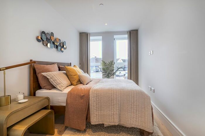 1 Bedroom Flat To Rent In Beverley Way, London, SW20