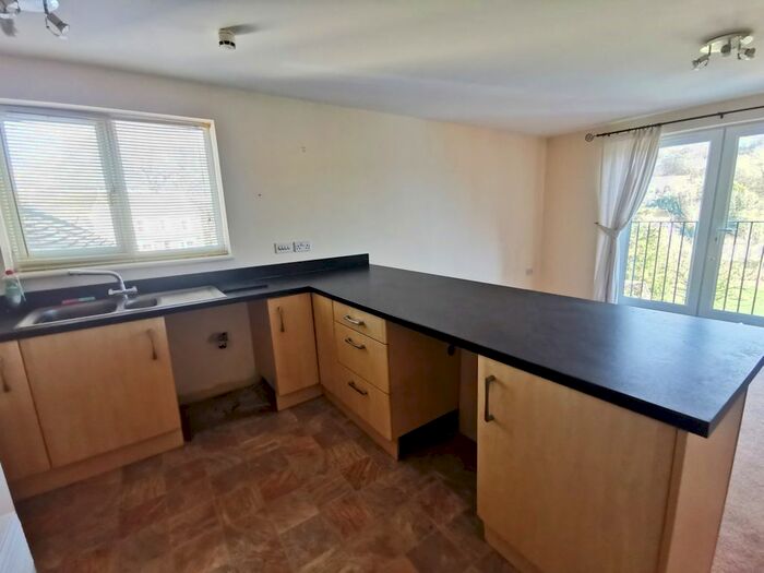 2 Bedroom Flat For Sale In Hall Street, Blackwood, NP12