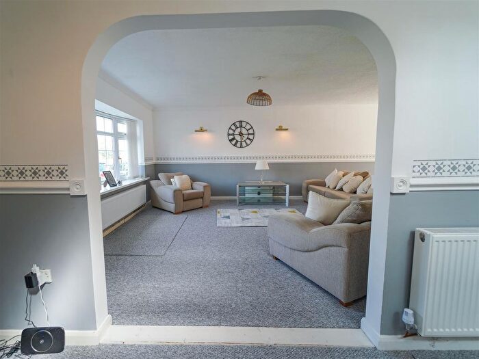 4 Bedroom Detached House For Sale In St. Andrews Close, Mayals, Swansea, SA3