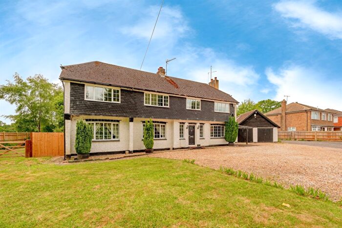 3 Bedroom Detached House For Sale In Effingham Road, Burstow, Horley, RH6