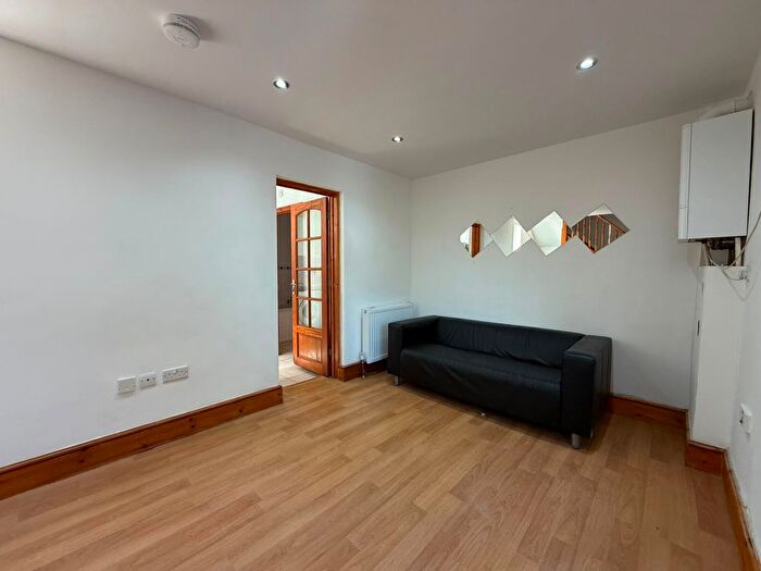 2 Bedroom End Terrace House To Rent In Park Avenue Road, London, N17