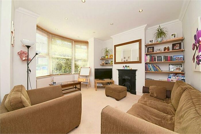 2 Bedroom Maisonette To Rent In Kitchener Road, East Finchley, N2