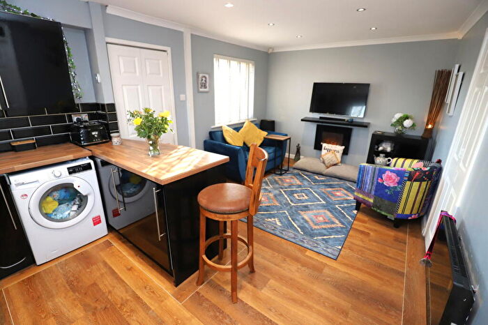 1 Bedroom Apartment For Sale In Barrett Court, Bury, BL9