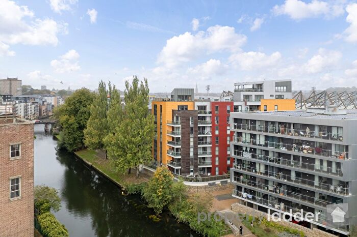 2 Bedroom Flat For Sale In Geoffrey Watling Way, Norwich, NR1