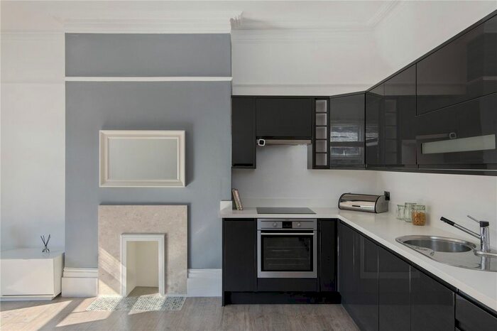 2 Bedroom Flat To Rent In Gleneagle Road, London, SW16