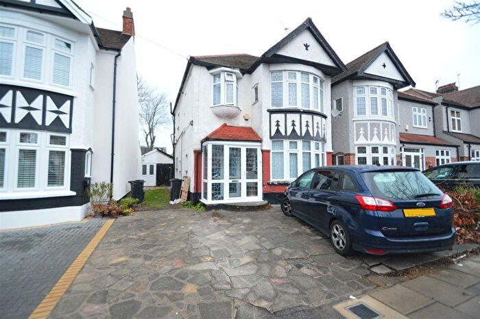 3 Bedroom Semi Detached House For Sale In Highwood Gardens, Ilford, IG5
