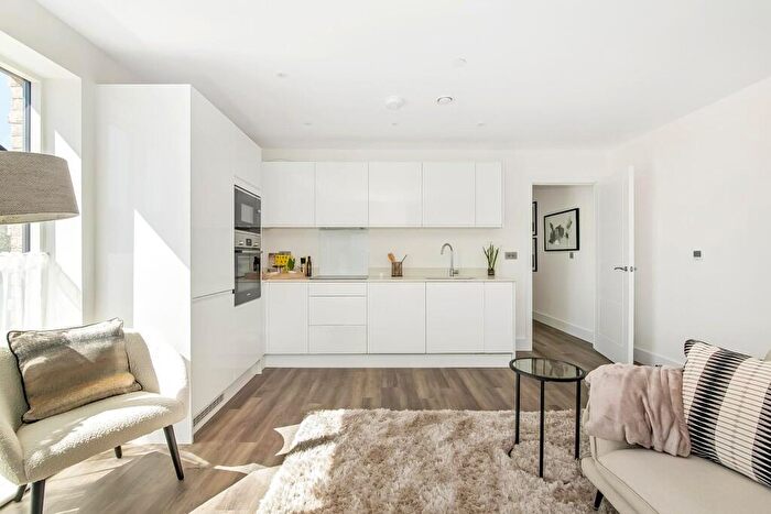 3 Bedroom Flat For Sale In Pegasus Walk, SE5