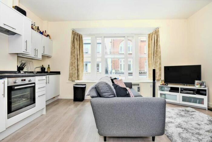 1 Bedroom Flat To Rent In High Street, Camberley, GU15