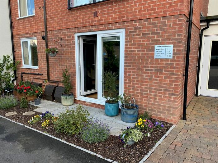 2 Bedroom Flat To Rent In Hill View Road, Malvern, WR14