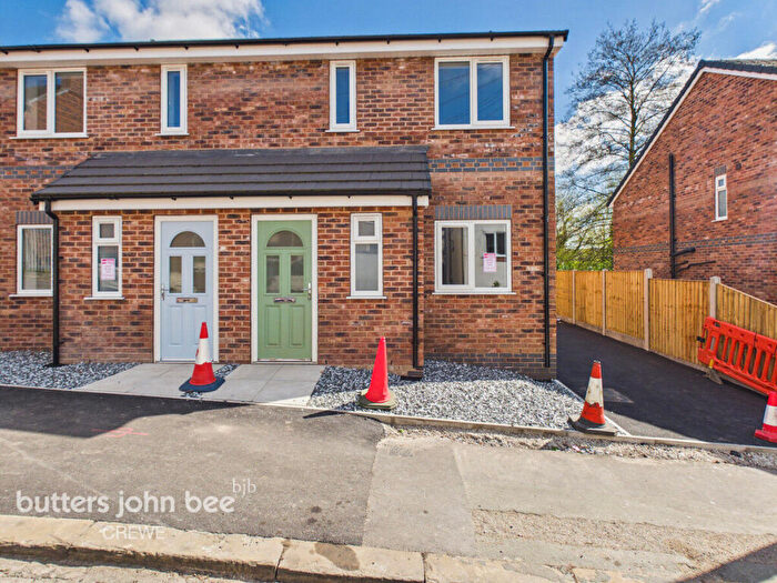 3 Bedroom Semi Detached House For Sale In Walthall Street, Crewe, CW2