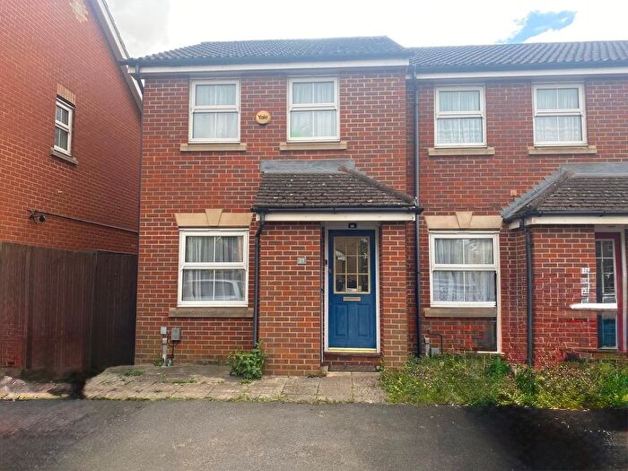 2 Bedroom End Of Terrace House To Rent In Villiers Close, Luton, LU4