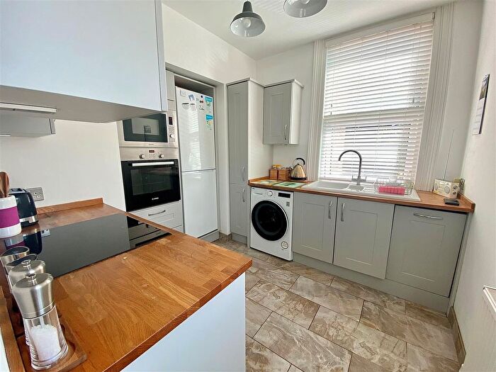 1 Bedroom Flat For Sale In Grassington Road, Eastbourne, BN20