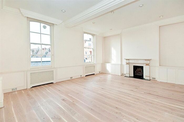2 Bedroom Flat To Rent In Cadogan Square, London, SW1X