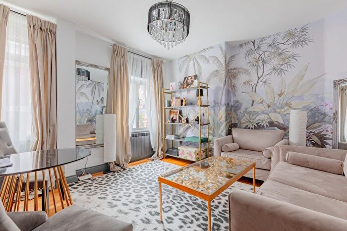 1 Bedroom Flat To Rent In Gilbert Street, London, W1K