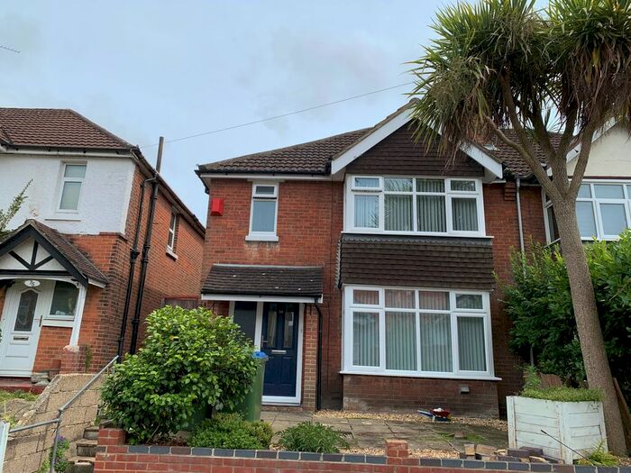 3 Bedroom Semi-Detached House To Rent In Newlands Avenue, Shirley, Southampton, SO15