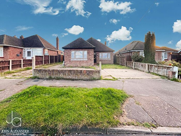 3 Bedroom Detached Bungalow For Sale In Wyndham Crescent, Clacton-On-Sea, CO15