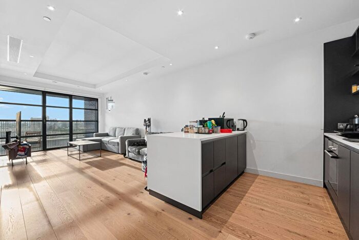 1 Bedroom Flat For Sale In Bridgewater House, London City Island, E14