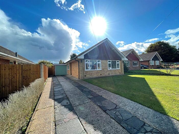 3 Bedroom Property To Rent In Foxwood Way, New Barn, Longfield, DA3