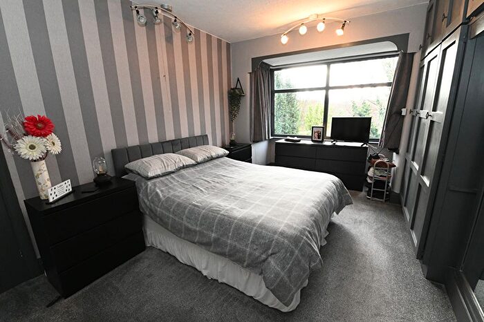 3 Bedroom Semi-detached House For Sale In May Road, Swinton, M27