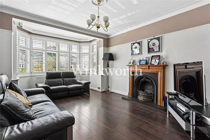3 Bedroom Semi-Detached House For Sale In Morton Way, London, N14