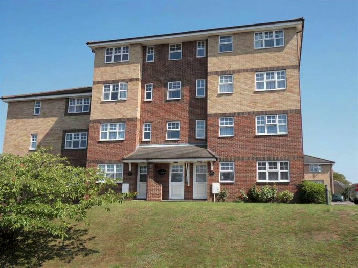 2 Bedroom Flat To Rent In Dauphin Court, Earls Meade, Luton, LU2