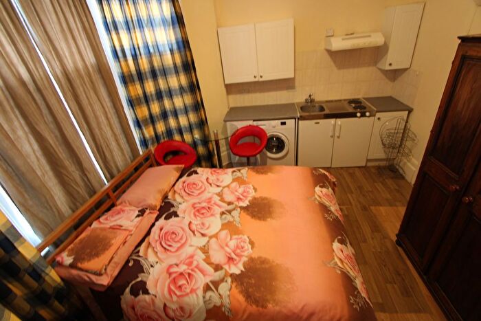 Studio To Rent In Riggindale Road, Streatham/Tooting, SW16