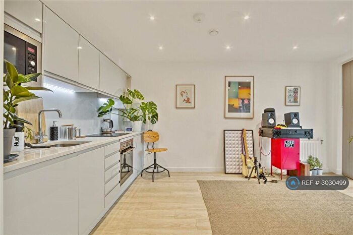1 Bedroom Flat To Rent In Waterside Way, London, N17