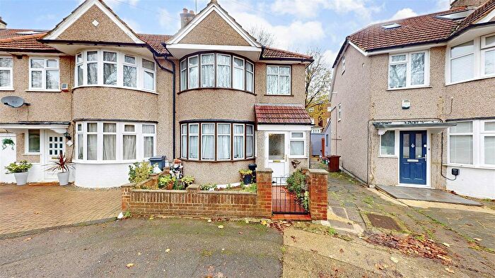 3 Bedroom End Of Terrace House For Sale In Crawford Close, Isleworth, TW7