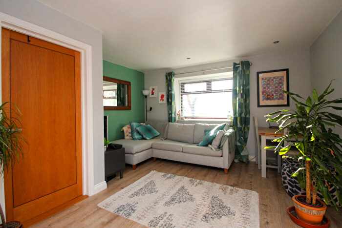 1 Bedroom Flat To Rent In Station Road, SO31