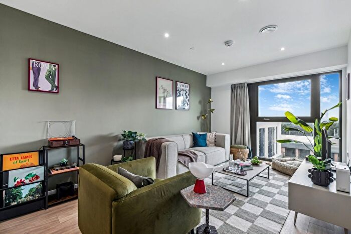 1 Bedroom Flat To Rent In Artisan Point, Victoria Road, W3