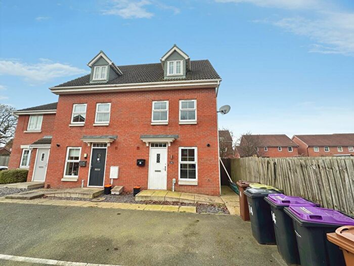 3 Bedroom Town House To Rent In Brutus Court, North Hykeham, Lincoln, LN6