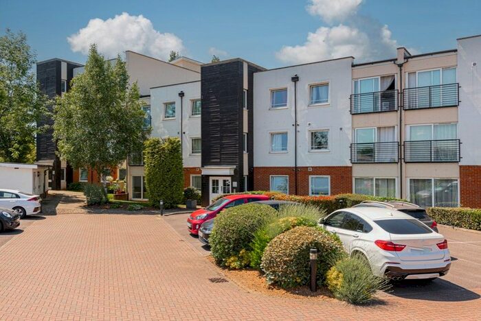 1 Bedroom Flat For Sale In Buffers Lane, Leatherhead, KT22