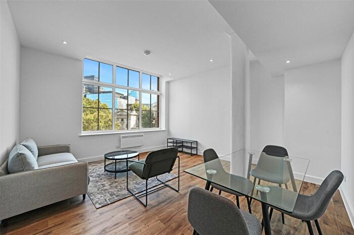 2 Bedroom Apartment To Rent In West Smithfield, London, EC1A