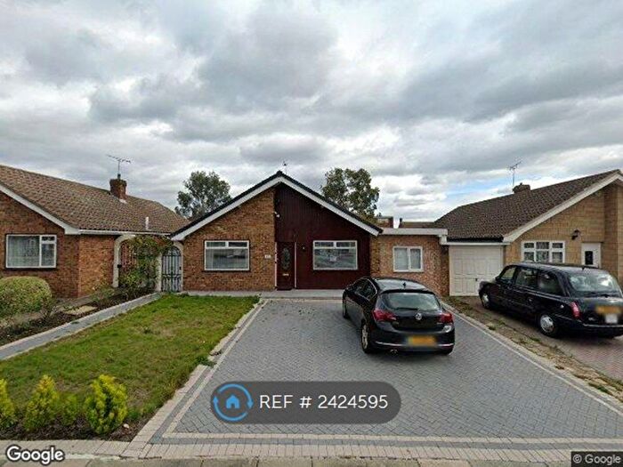 3 Bedroom Bungalow To Rent In Oakley Park, Bexley, DA5