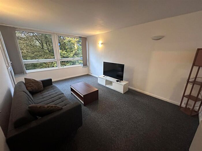 2 Bedroom Flat To Rent In Warwick Crest, Arthur Road, Edgbaston, B15
