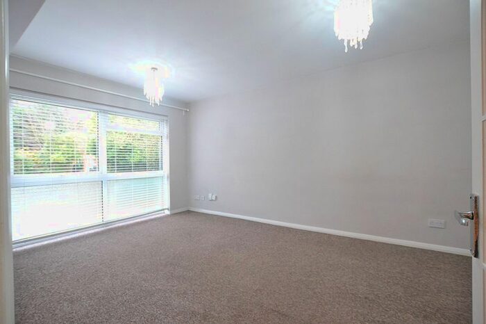 1 Bedroom Flat To Rent In Beckenham Grove, Shortlands, Bromley BR2