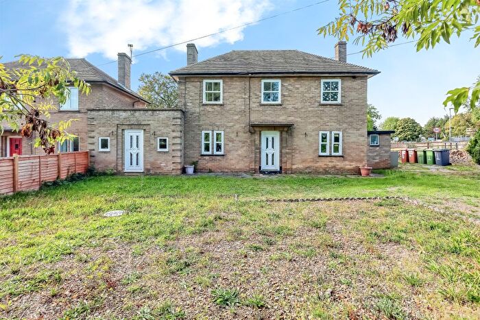 3 Bedroom Detached House For Sale In Beech Tree Close, Wittering, Peterborough, PE8