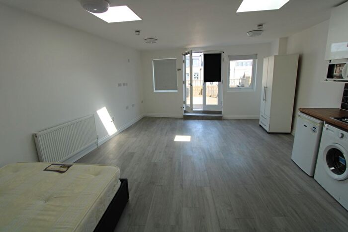 Studio To Rent In Walworth Place, London, SE17