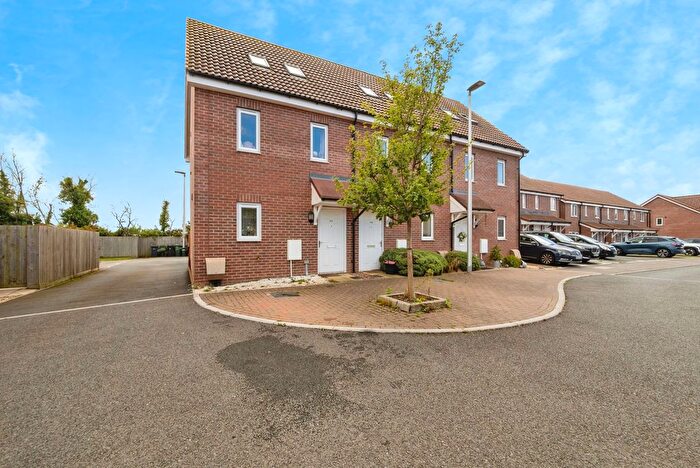 3 Bedroom End Terrace House For Sale In Myrtlebury Way, Exeter, Devon, EX1