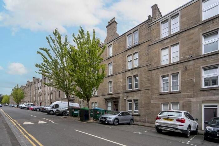 2 Bedroom Flat To Rent In Baldovan Terrace, Dundee, DD4